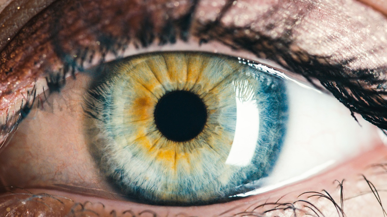 Eye color change surgery: Be reborn with the latest technology