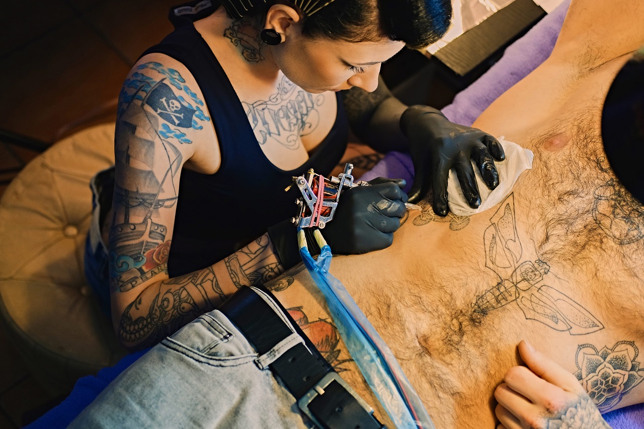 Does tattooing cause lymph cancer?