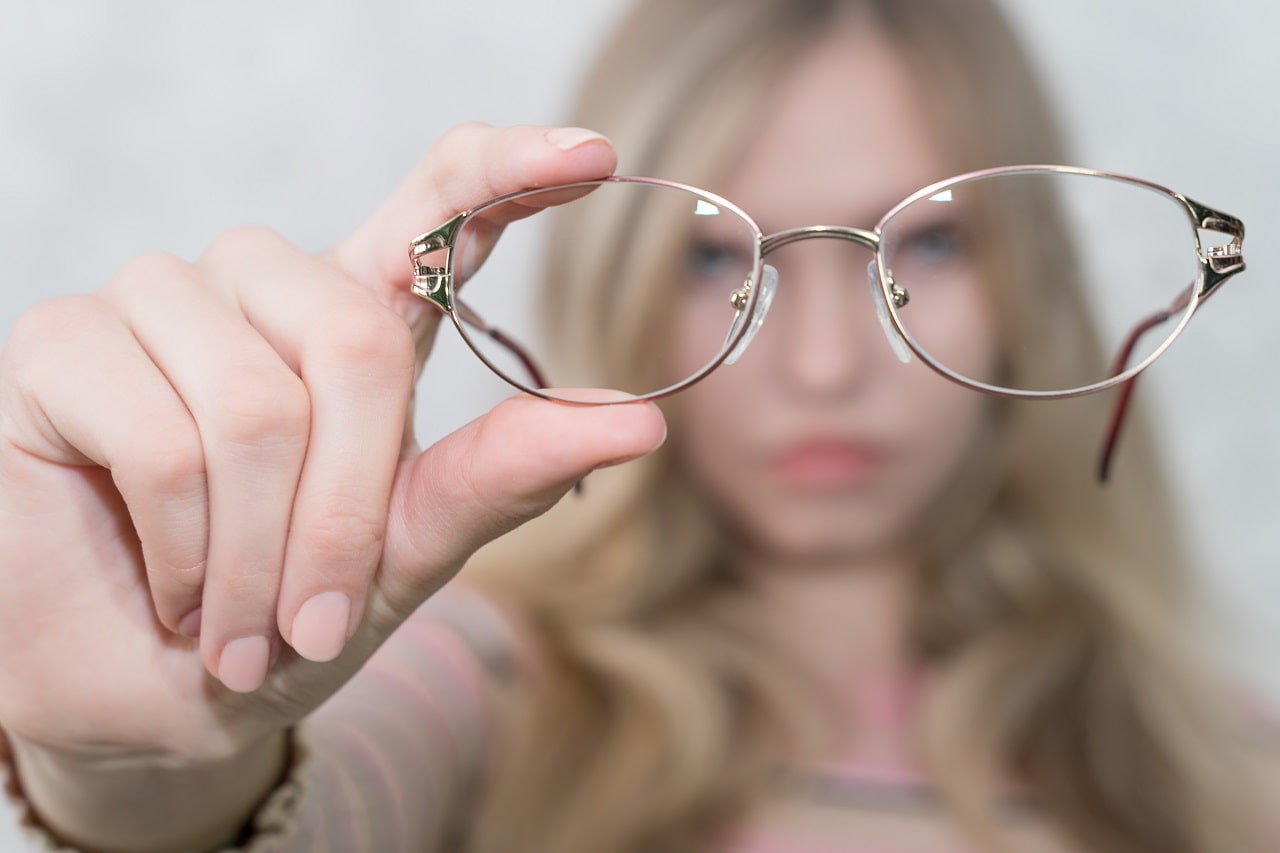 What is astigmatism? What are the symptoms of astigmatism?